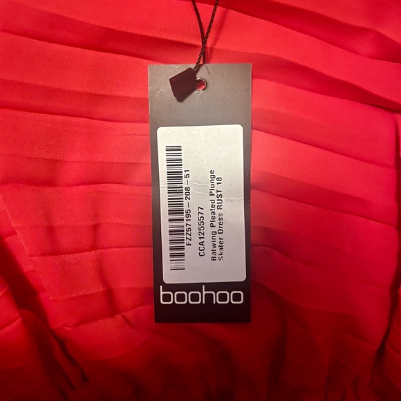 BATWING PLEATED PLUNGE SKATER DRESS - Picture 6 of 6